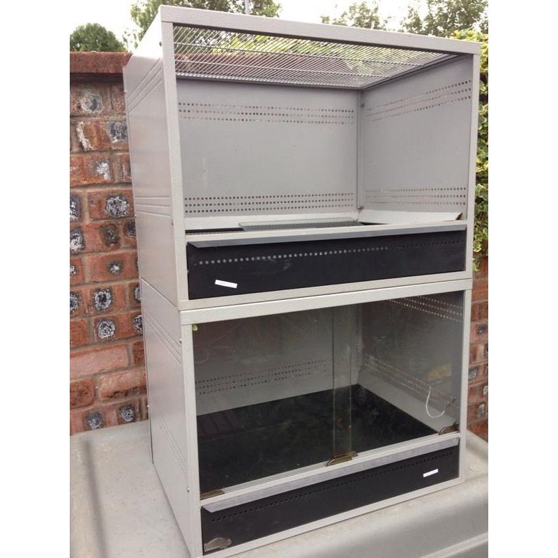 2 Metal Pet Display Units / Cages