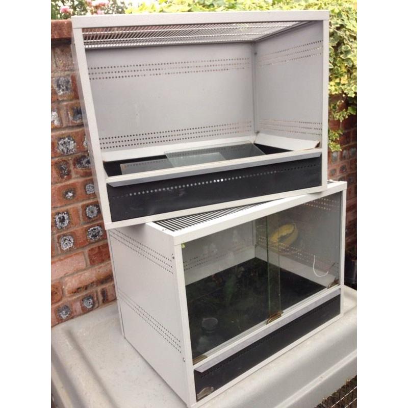 2 Metal Pet Display Units / Cages