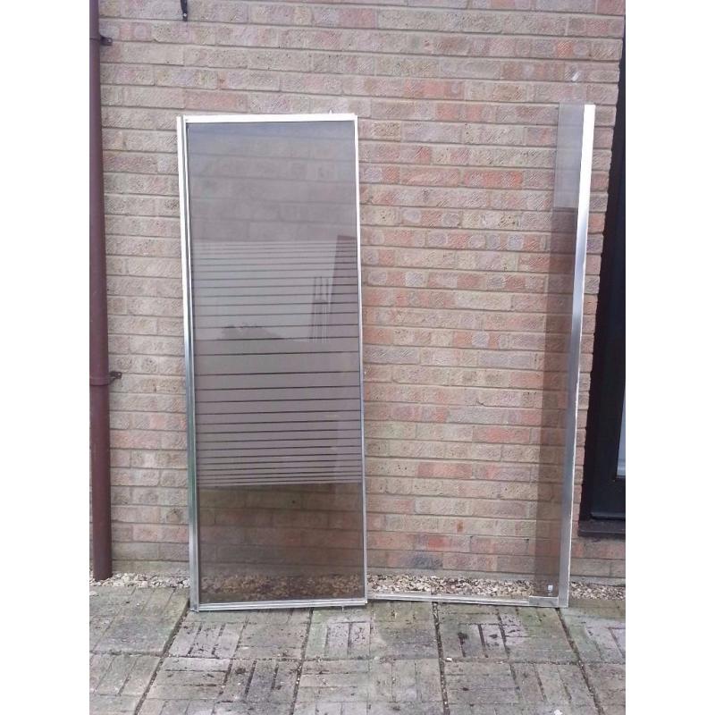 Pivot shower door