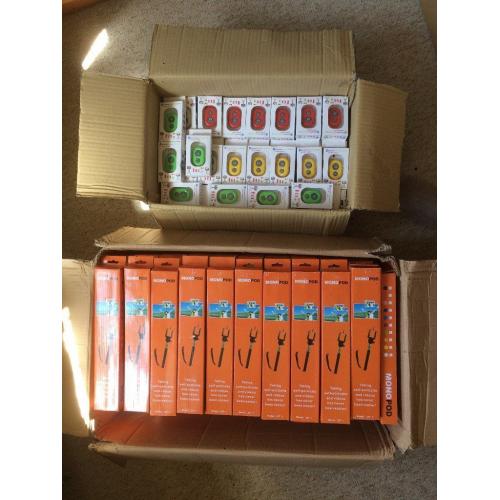 JOBLOT OF 99 Monopod Selfie Sticks + Bluetooth Remote Shutter