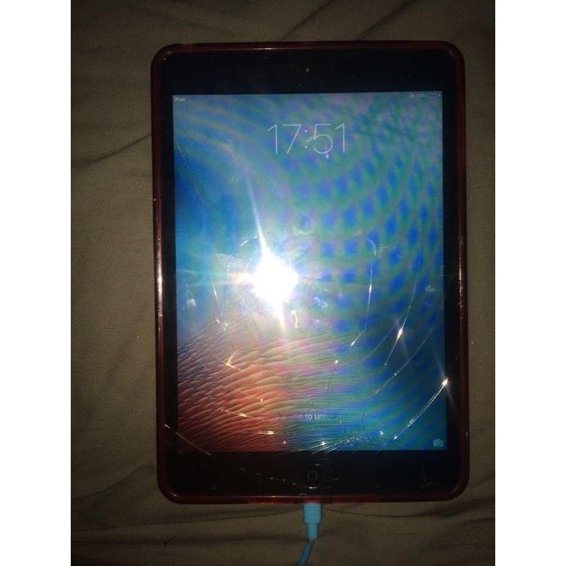 iPad mini 16gb wifi cracked screen