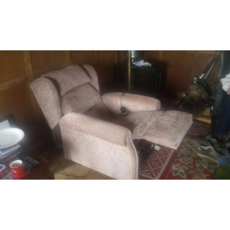 HSL MOTOR RISE RECLINE COMFORT RECLINER ARMCHAIR ORTHOPAEDIC CHAIR COLLECT WEST MIDS / ABERYSTWTH