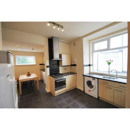 10 Double Rooms are in 10 Bedroom House, Available Now, Bills Included, Slade Lane, Victoria Park