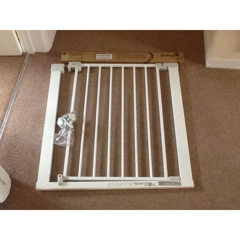 Easy fit safety gate.