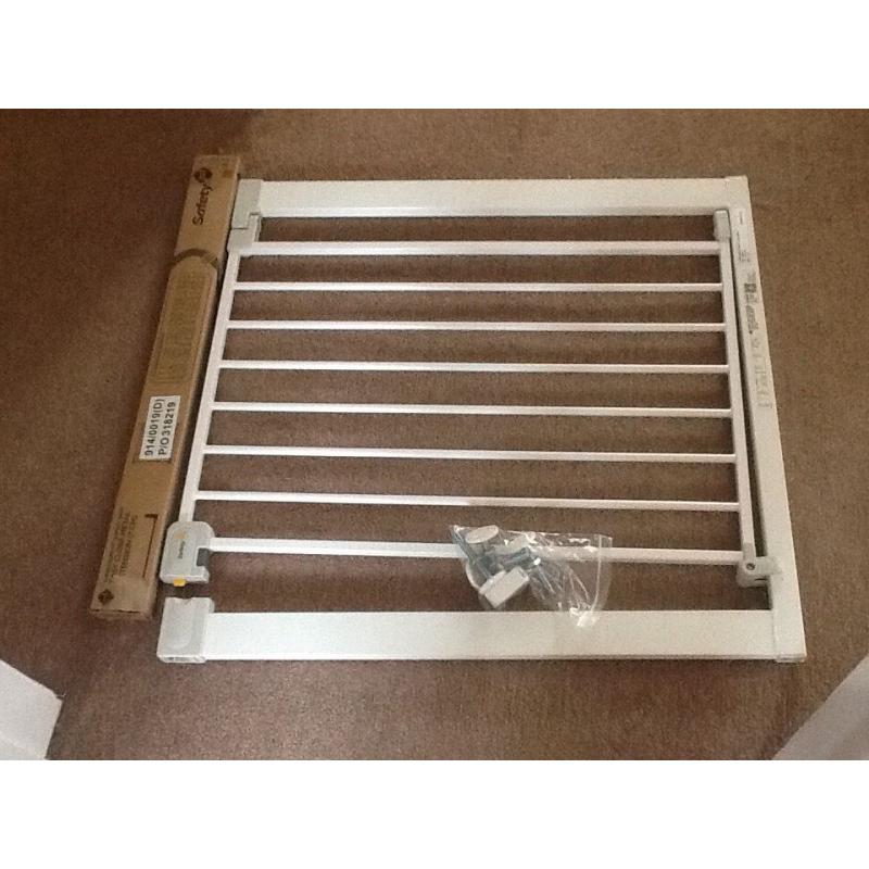 Easy fit safety gate.