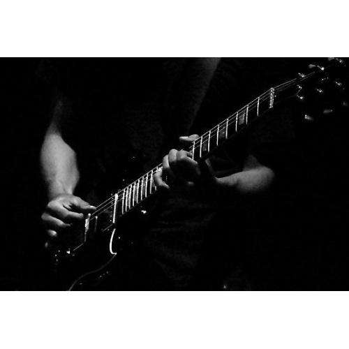 Ambitious guitarist with studio and tour experience looking for a new band