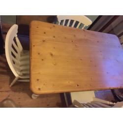 Solid pine farmhouse shabby chic table & 4 chairs