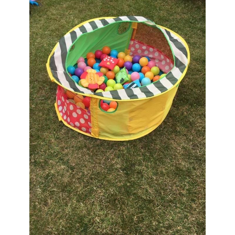 Baby ball pit