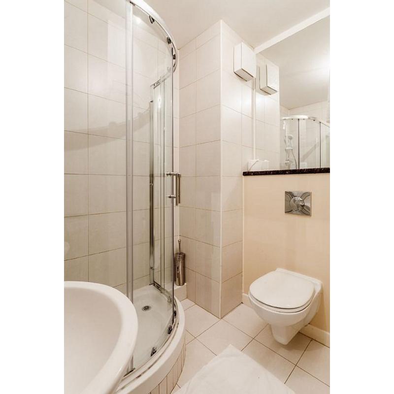 Quiet & modern, great location