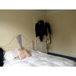 Double Room Earlsfield in 4 bed girls house