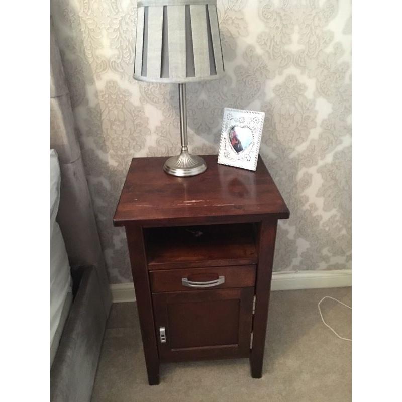 Chest of drawers, 2 bed side cabinets and matching mirror