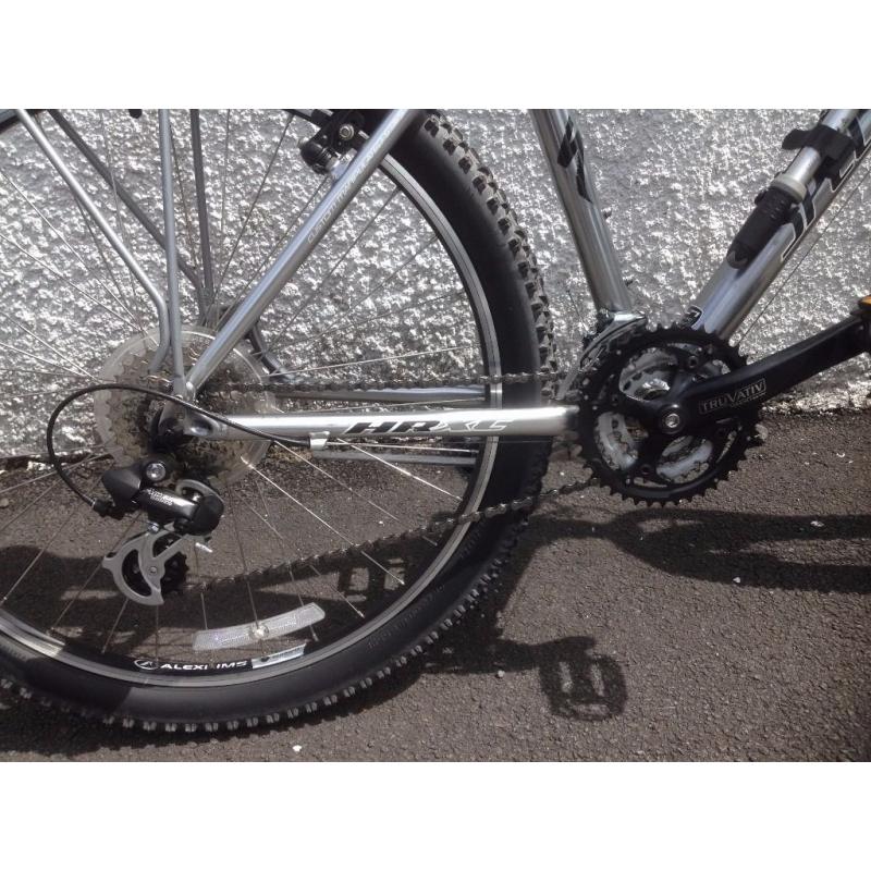 Claud Butler Classic. Light Hybrid bike. Fully serviced, fully safe and ready to go.