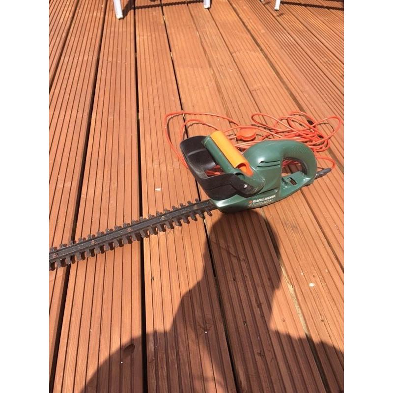 black and decker hedge trimmer