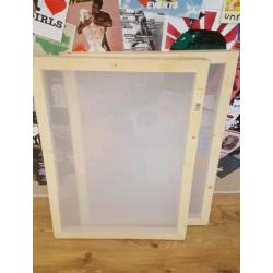 Silk screen printing meshed screens