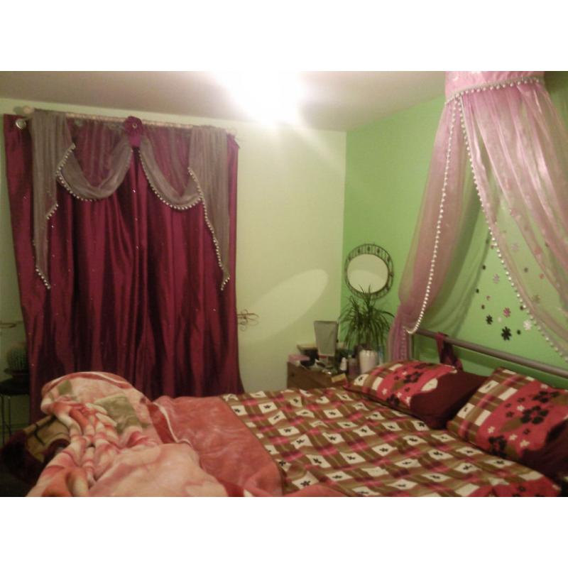 Wanting to SWAP MY LARGE TWO BED FLAT. *Read add if ur interested*