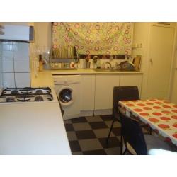 Good Size Single Room for 3 weeks let ( Bills Inc.)