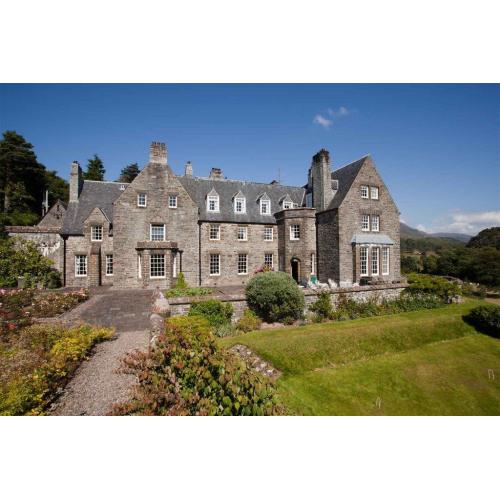 Couple required to help run country hotel, chef or competent cook full time live in