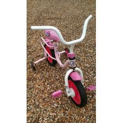 Girls pink bike Hello Kitty With 9" wheels and has stabilisers