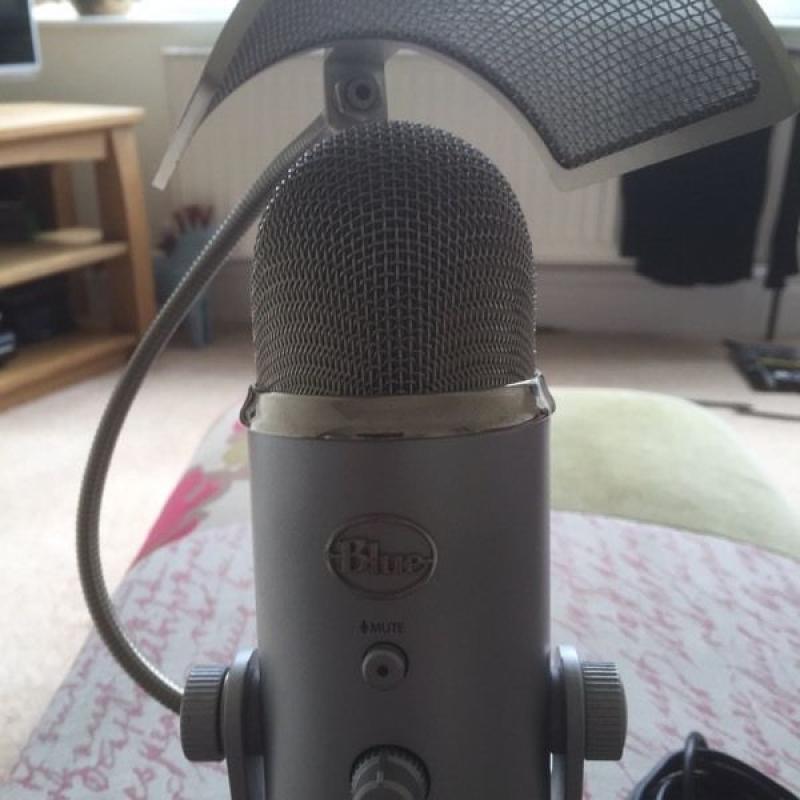Blue filter microphone