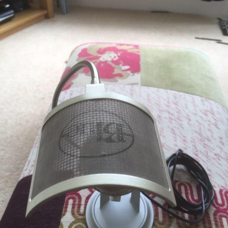 Blue filter microphone