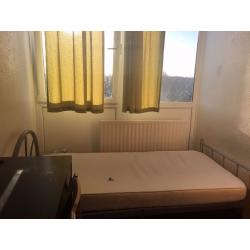 Single room in Roehampton Zone 2