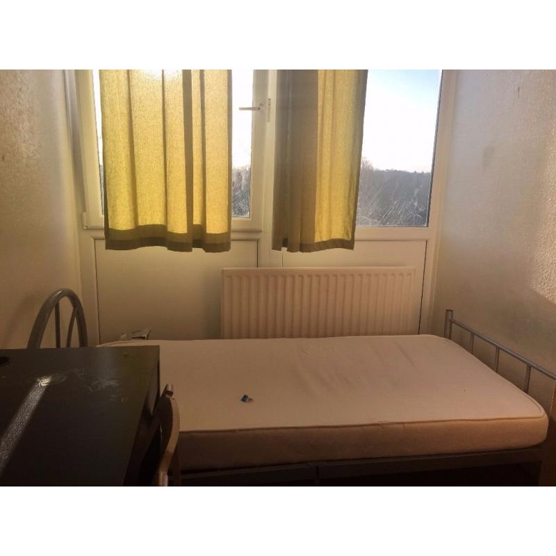 Single room in Roehampton Zone 2