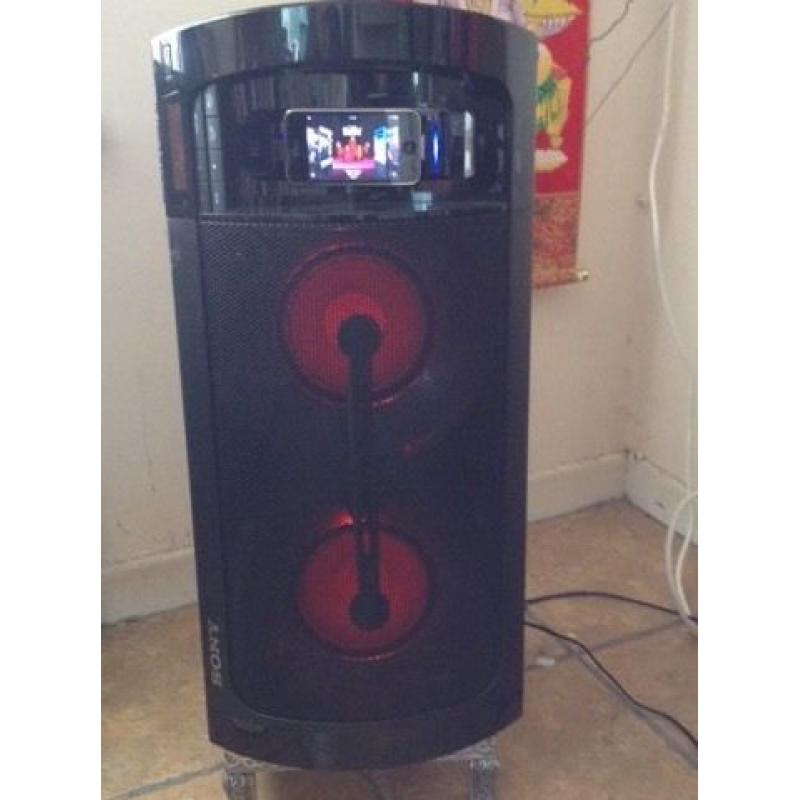 Sony I-Pod/I-Phone Speaker dock RDH-GTK11iP