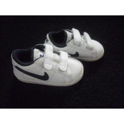Baby Nike trainers size 4.5