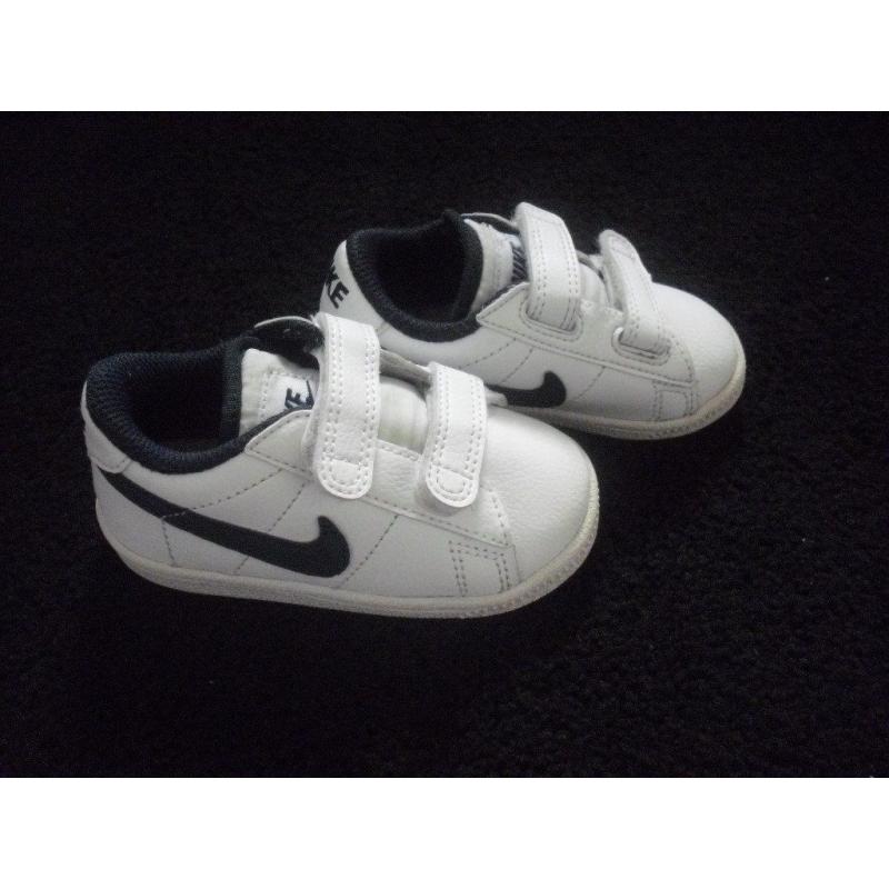 Baby Nike trainers size 4.5