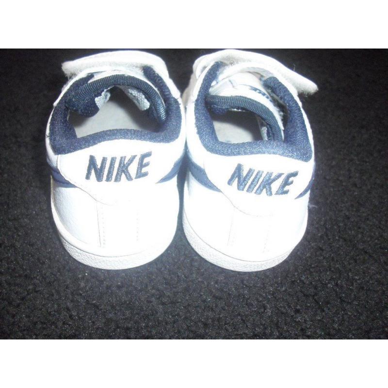 Baby Nike trainers size 4.5