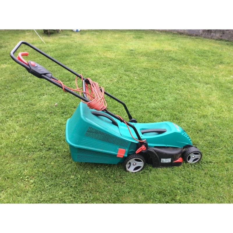 Electric lawnmower