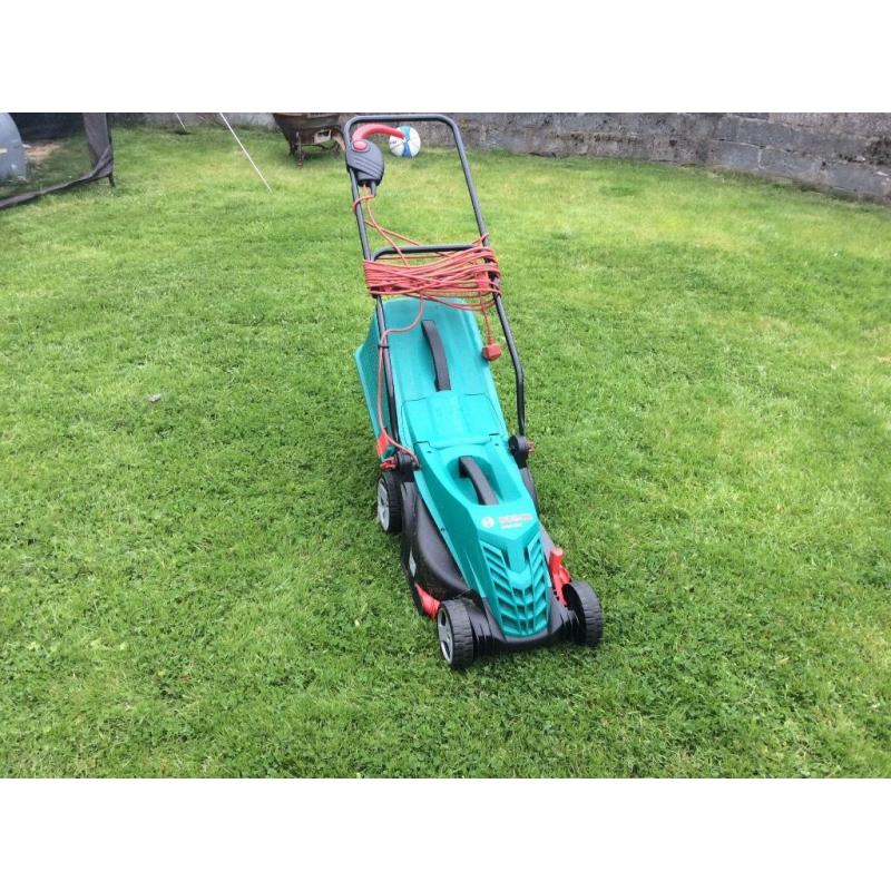 Electric lawnmower