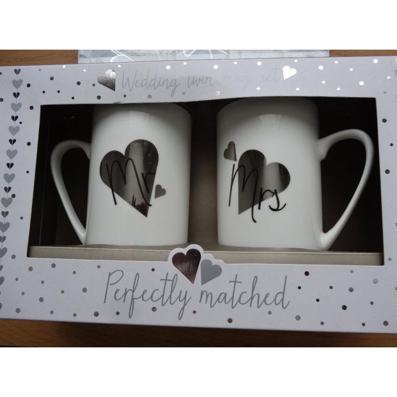 brand new and still in packaging "Mr & Mrs" mugs and lovely wedding rings photo frame