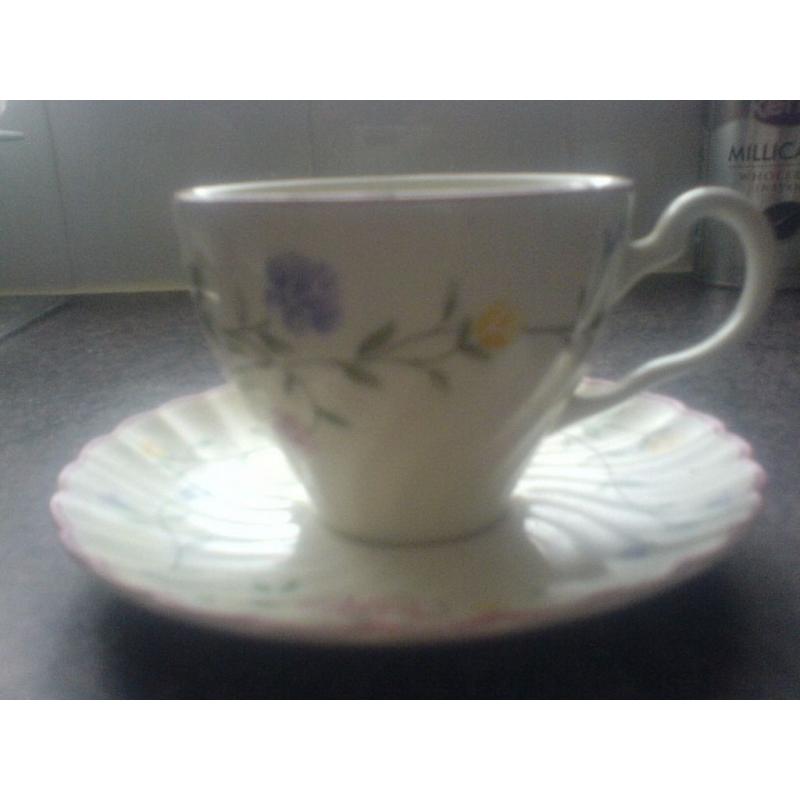 Summer Chintz 6 cups and Saucers