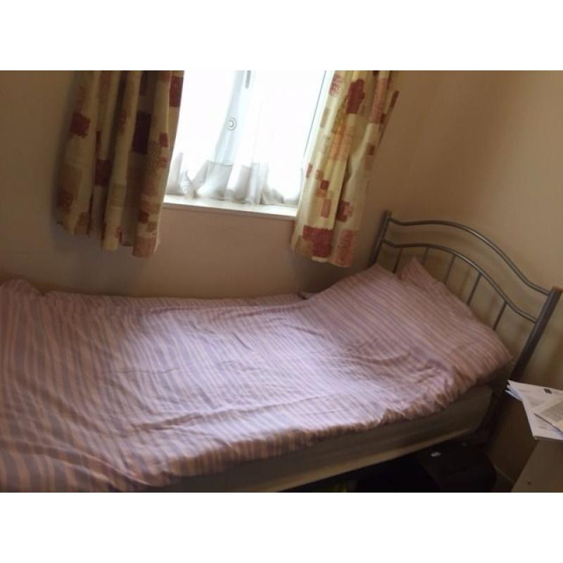 Single bed, metal frame, with mattress