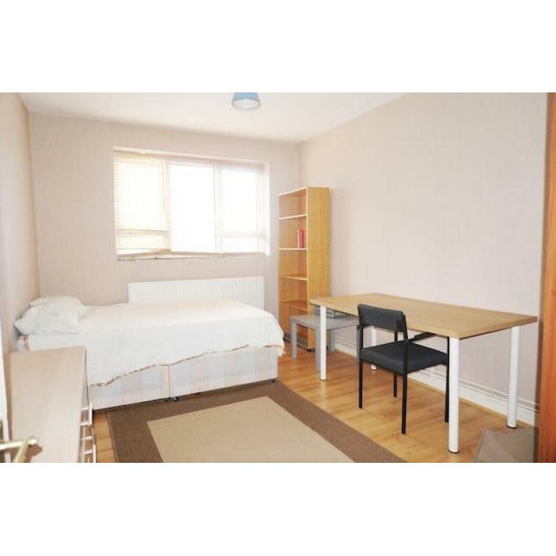 AVAILABLE NOW Bright and spacious DOUBLE room in the heart of HACKNEY