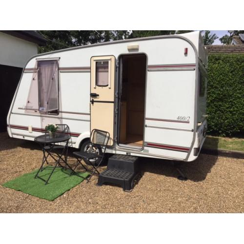 BEAUTIFUL LIGHTWEIGHT CARAVAN FOR SALE - MODERN L SHAPE DESIGN