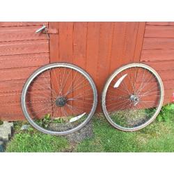 700c Alesa wheels + tires