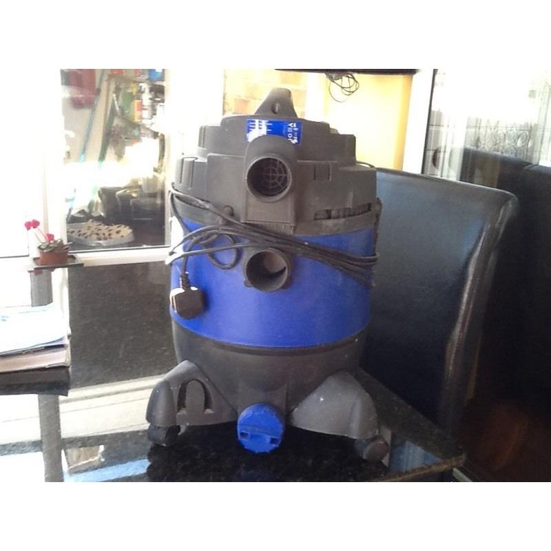 WET AND DRY VACUUM CLEANER.