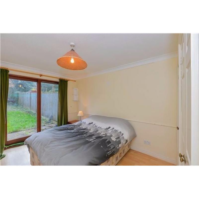 GREAT DOUBLE / TWIN ROOM IN N4 !! ZONE 2!! GREAT FLATMATES!! LOW deposit