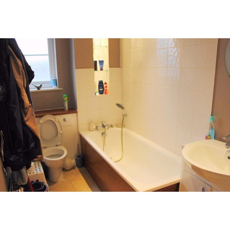 GREAT DOUBLE / TWIN ROOM IN N4 !! ZONE 2!! GREAT FLATMATES!! LOW deposit