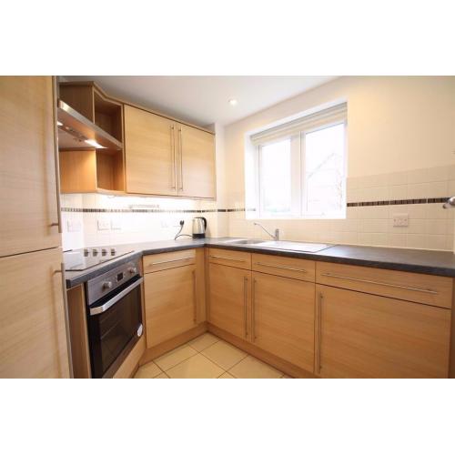 GREAT DOUBLE / TWIN ROOM IN N4 !! ZONE 2!! GREAT FLATMATES!! LOW deposit