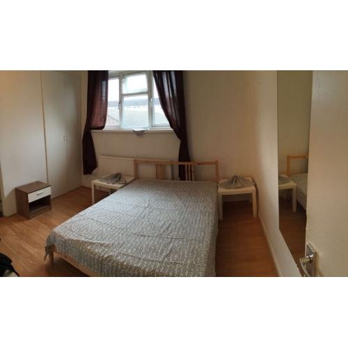Double en-suite room great location, E13
