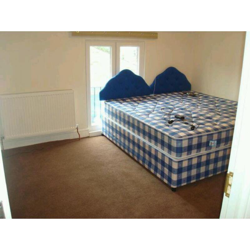 Room For Professional Person or Couple