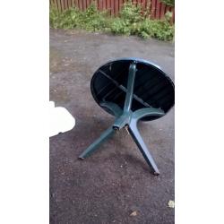 GREEN GARDEN TABLE (ROUND)/STRIPED OUTDOOR WINDBREAKER./+ OTHER GARDEN TOOLS POWER /HAND AVAILABLE