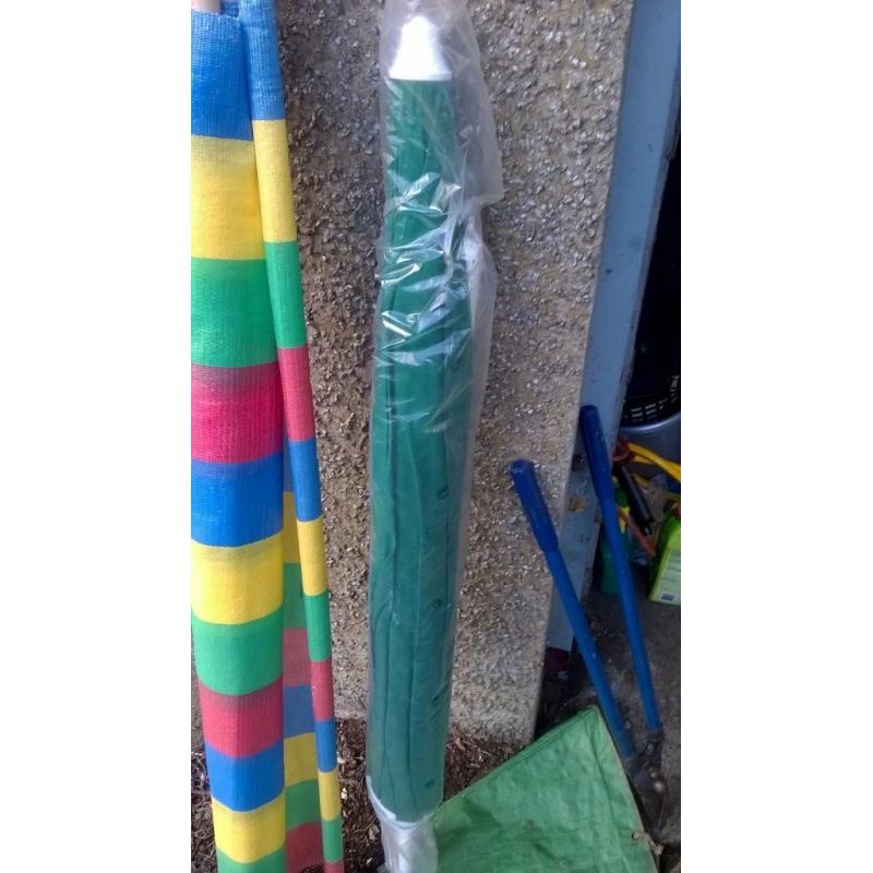 GREEN GARDEN TABLE (ROUND)/STRIPED OUTDOOR WINDBREAKER./+ OTHER GARDEN TOOLS POWER /HAND AVAILABLE