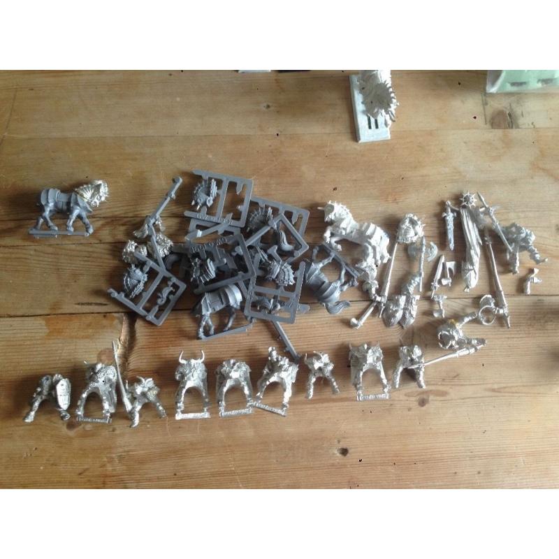 COLLECTION OF WARHAMMER CHAOS ARMY