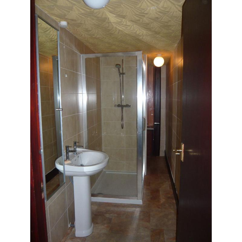 LARGE SINGLE ROOM AVAILABLE FROM SEPTEMBER