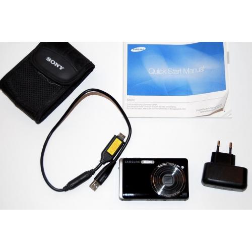 Samsung 12.2 Mega pixels - 4.6x optical zoom - Perfect condition - Manual and separate Sony case