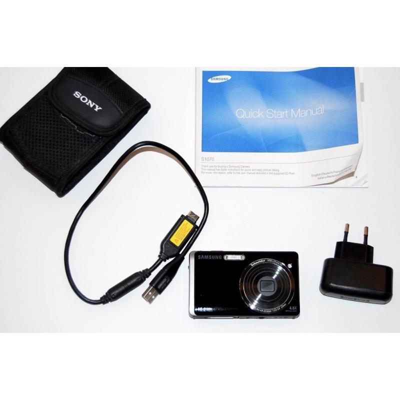 Samsung 12.2 Mega pixels - 4.6x optical zoom - Perfect condition - Manual and separate Sony case
